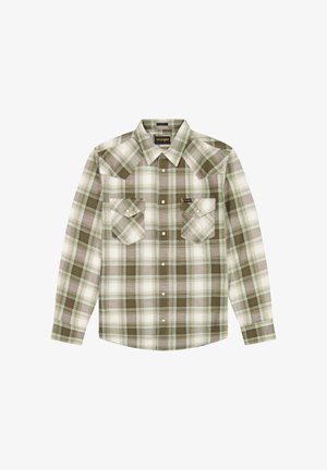 Koszula w kratę z długim rękawem w odcieniach zieleni, beżu i bieli, z zapięciem na guziki i dwoma kieszeniami na piersi, z markową naszywką Wrangler na kieszeni i kołnierzu.