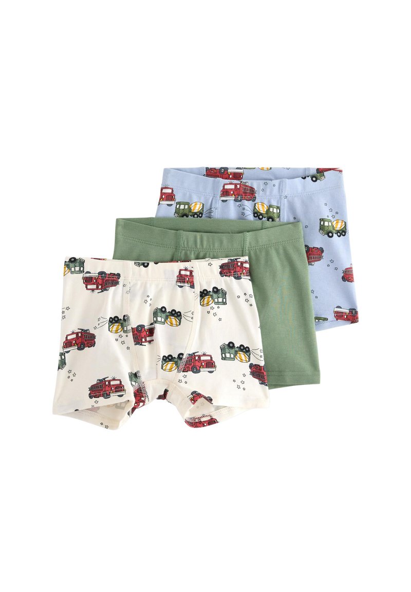Drei Paar Jungen-Boxershorts aus Baumwolle. Farben: Creme mit Truck-Druck, einfarbig grün und blau mit Fahrzeugmotiven. Weicher, dehnbarer Stoff.