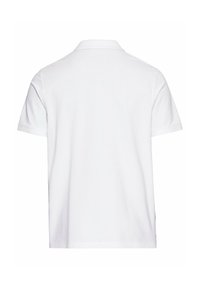 Hvid kortærmet polo shirt med klassisk krave og lige kant. Glat tekstur uden synlige logoer eller mønstre på ryggen.