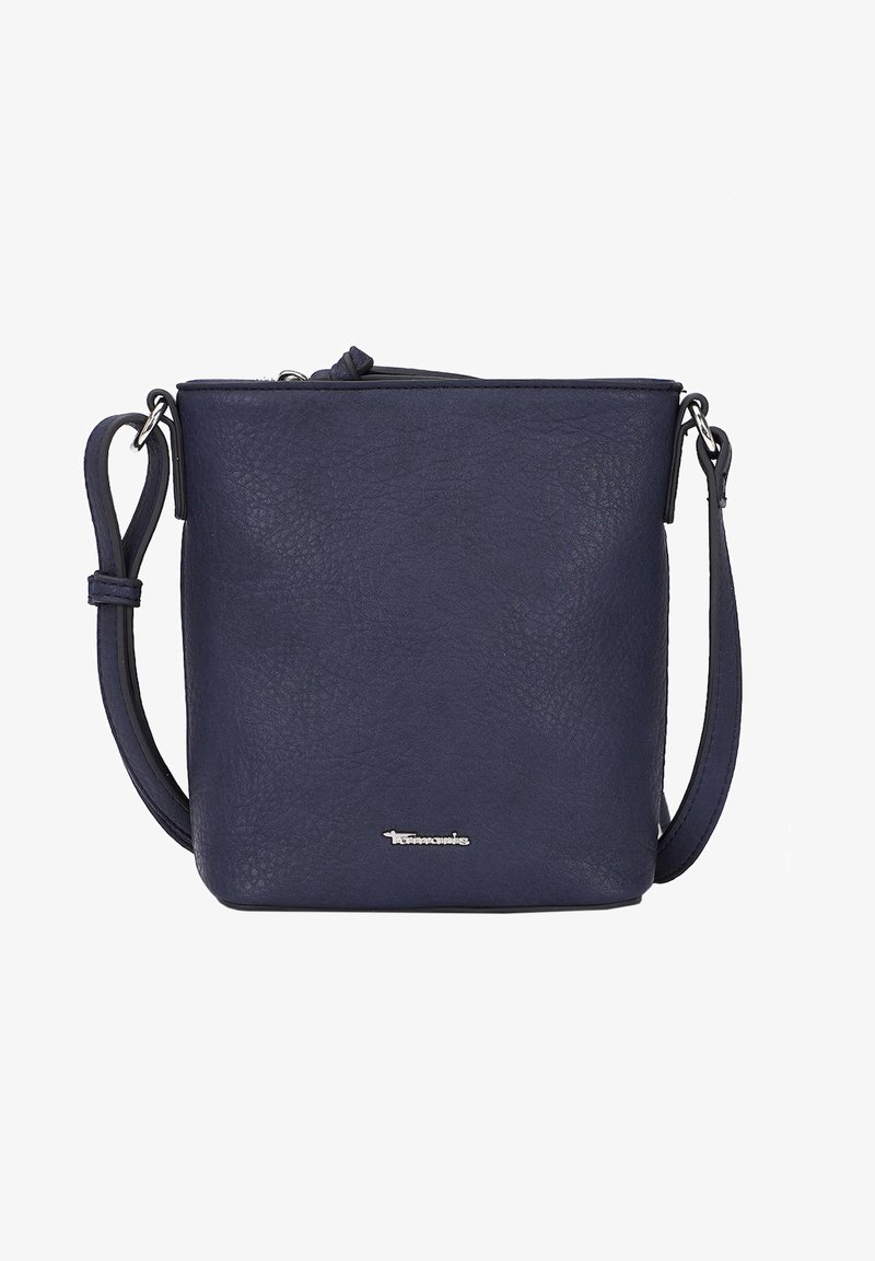 Bolso cruzado de imitación cuero azul marino con acabado texturizado, forma rectangular, correa ajustable y detalle del logo plateado en el frontal.