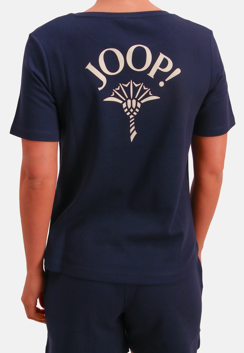 Granatowy bawełniany t-shirt z krótkimi rękawami, z napisem "JOOP!" oraz grafiką na plecach, o gładkiej fakturze.