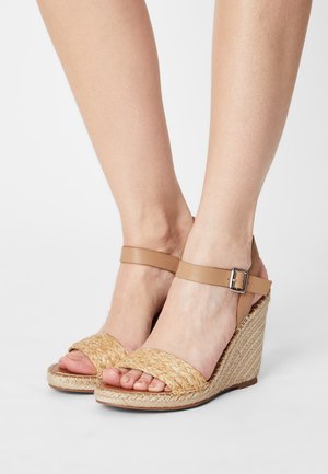 Steve Madden, Sandales à talons hauts - beige