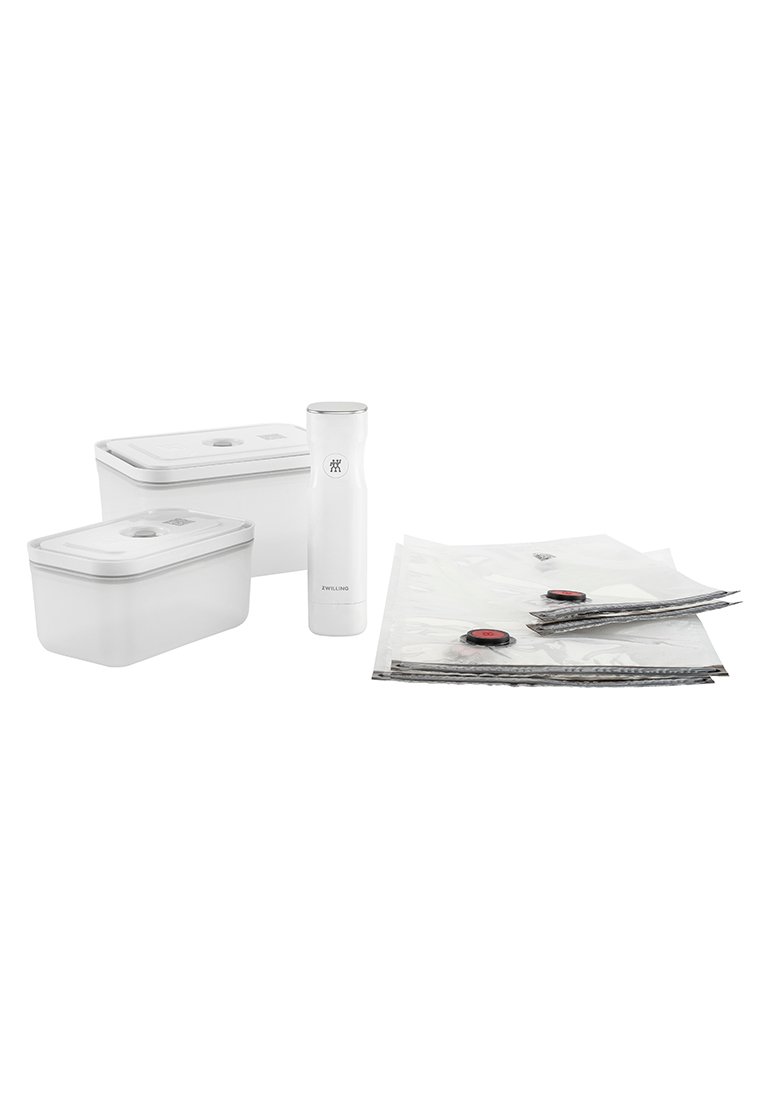 Das Vakuumversiegelungsset umfasst zwei weiße Kunststoffbehälter mit klaren Deckeln, eine weiße Vakuumpumpe mit einem metallischen Oberteil und mehrere durchsichtige Beutel.