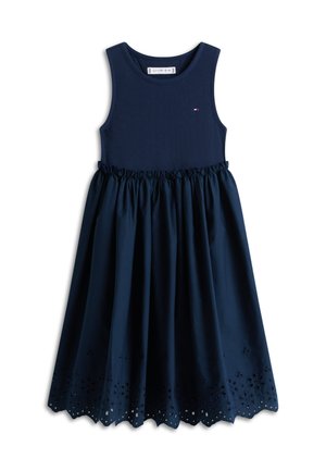 Vestido azul marino sin mangas con corpiño acanalado, cintura fruncida y bajo con borde de ojales con volantes, con un pequeño logo en el pecho.