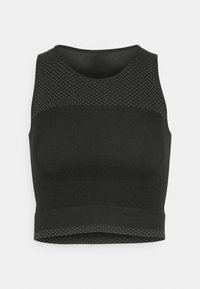 Czarny sportowy crop top z teksturowanym siateczkowym wzorem w górnej części i gładkim dolnym paskiem. Posiada okrągły dekolt i dopasowany krój.