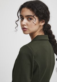 ICHI KATE - Blézer - forest night
