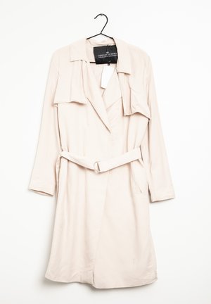 Beige trench coat featuring a collar, front pockets, a belted waist, and long sleeves. Smooth fabric with a minimal design.