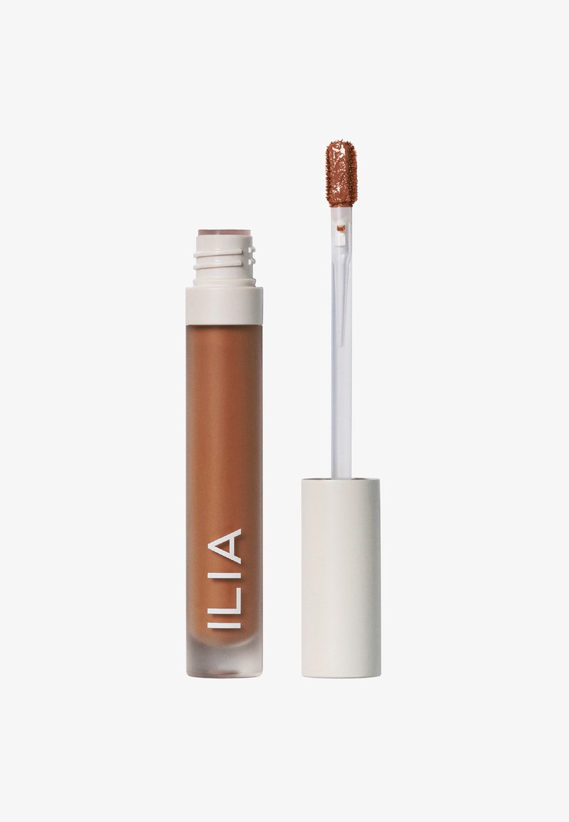 ILIA leppestift i en klar tube med en brun gradient. Har en hvit kork og en doe-foot applikator med en teksturert tupp for enkel påføring.