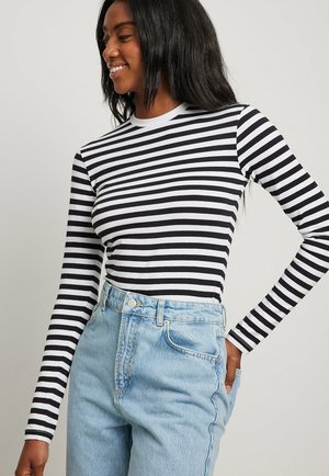 Long sleeved top - black white
