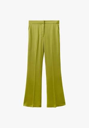 Groene wijde broek met een gladde textuur, centrale voorplooi en twee zijzakken. De stof heeft een zachte, lichte uitstraling.