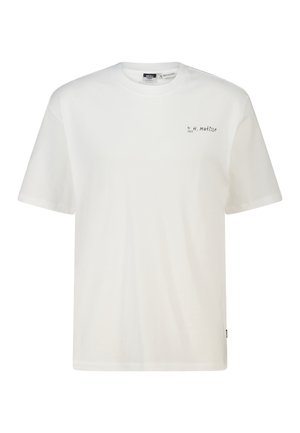 Wit T-shirt met korte mouwen, met kleine zwarte tekst "By H. Matisse 1931" op de linkerborst, ronde hals en een eenvoudig ontwerp.