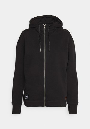 Haut à capuche zippé noir avec une capuche doublée, cordons de serrage, poches latérales, bords côtelés et un patch logo sur le bas à gauche. Texture lisse.