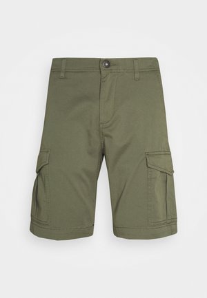 Shorts cargo vert olive en tissu mélange coton, avec plusieurs poches latérales, une fermeture boutonnée à l'avant et une coupe droite.
