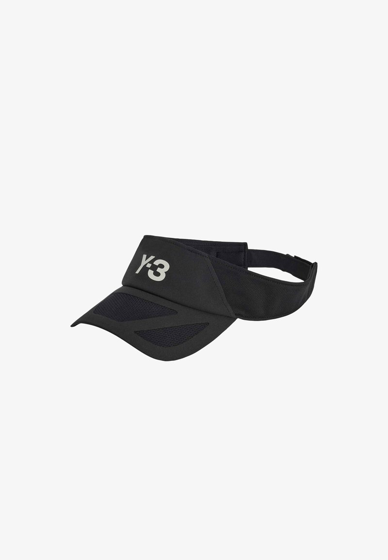 Schwarze Visiermütze mit Netzpaneelen und Y-3-Logo, ausgestattet mit einem gebogenen Schirm und einem verstellbaren hinteren Riemen für einen sicheren Sitz.
