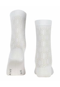 Weiße Socken mit einem Diamantmuster, versehen mit einem strukturierten Strickdesign. Die Bündchen sind gerippt, und der Stoff wirkt weich und dehnbar.