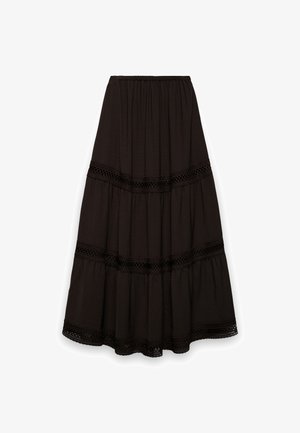 Schwarzer Maxirock mit mehrstufigem Design. Aus weichem Stoff gefertigt, mit Spitzenbesatz entlang der Nähte. Elastischer Bund für bequemes Tragen.