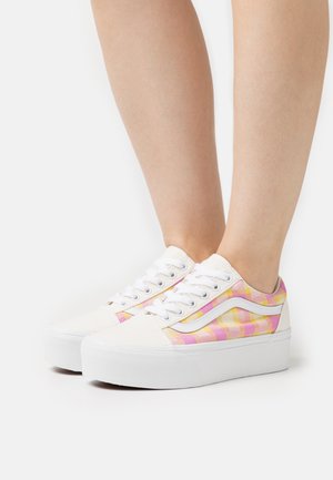 UA OLD SKOOL STACKFORM - Sneaker low - pastel pink