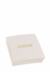 Vierkante roze doos met een glanzende afwerking, met het woord "amor" in gouden letters op de bovenkant. Geen aanvullende patronen of accenten zichtbaar.