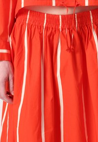 Marimekko BUKLEE PUHVELI  - A-vonalú szoknya - red
