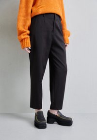 Filippa K Tygbyxor - dark brown