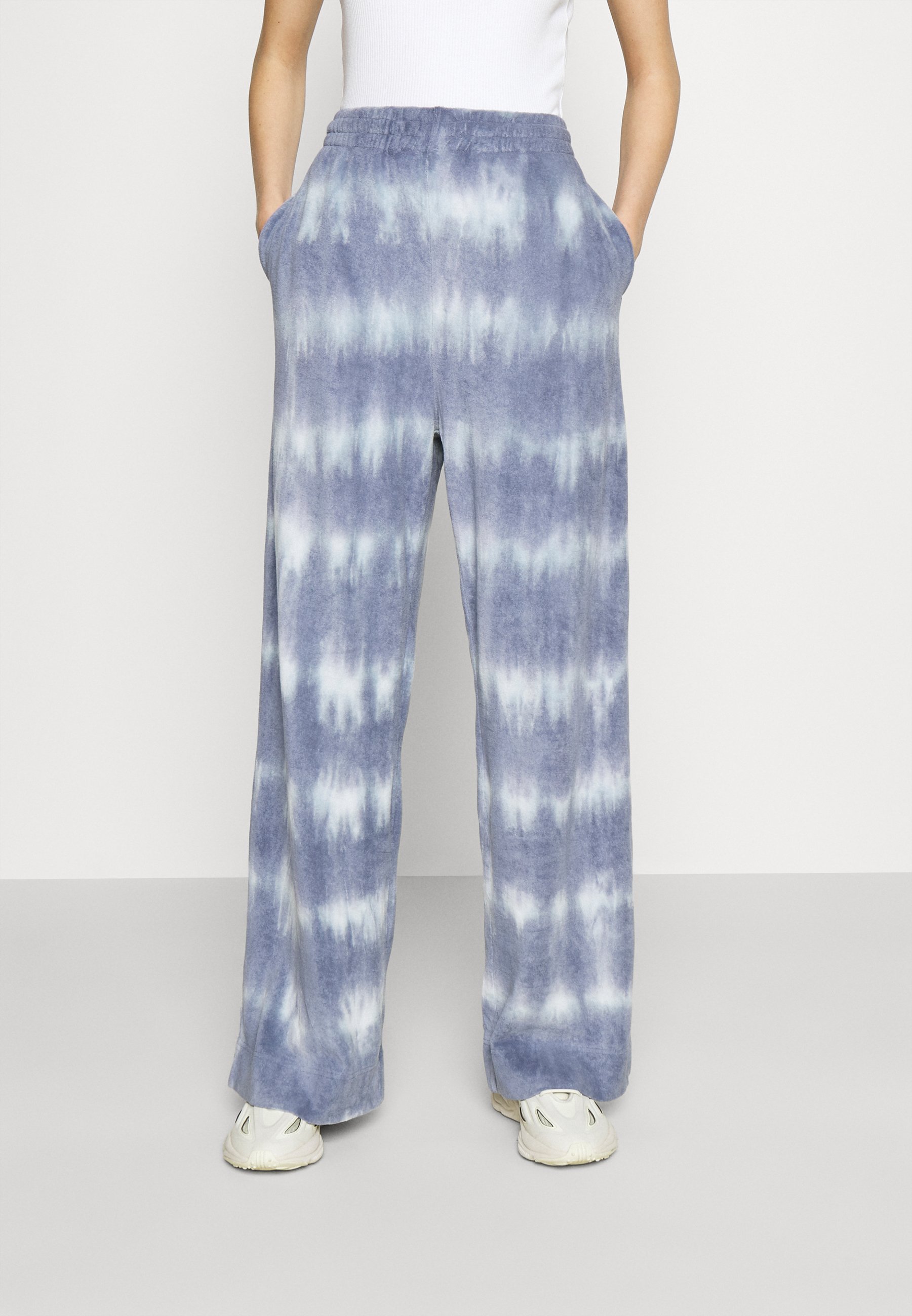 Weekday roxa Clearance