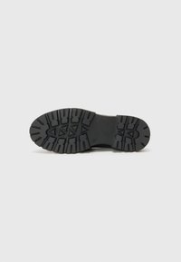 Thumbnail Image 5