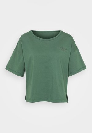 Groene katoenen T-shirt met een ronde halslijn, korte mouwen, zijsplitten en subtiele "Copenhagen Studios" tekst. Zacht, casual ontwerp.