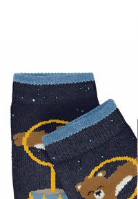 Marineblaue Socken mit einem hellblauen Bündchen, strukturiertem Design und einem bunten Grafikmotiv eines Bären mit einem gelben Reifen.