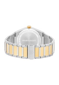 Reloj de acero inoxidable con una pulsera bicolor, que presenta segmentos en plata y oro. Caja redonda con una corona amarilla y fondo grabado.