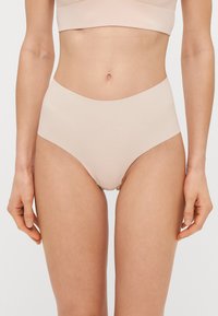 Bešavna kožna visokotamna donje rublje s glatkom teksturom, blago mat završnom obradom i širokim elastičnim pojasom za udobnost.