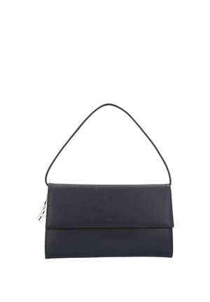 Bolso de mano rectangular de cuero negro con una única correa fina para el hombro y cierre con solapa, mostrado sobre un fondo blanco.