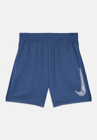 Modré športové šortky s elastickým pásom a veľkým bielym logom Nike swoosh na ľavej nohe.