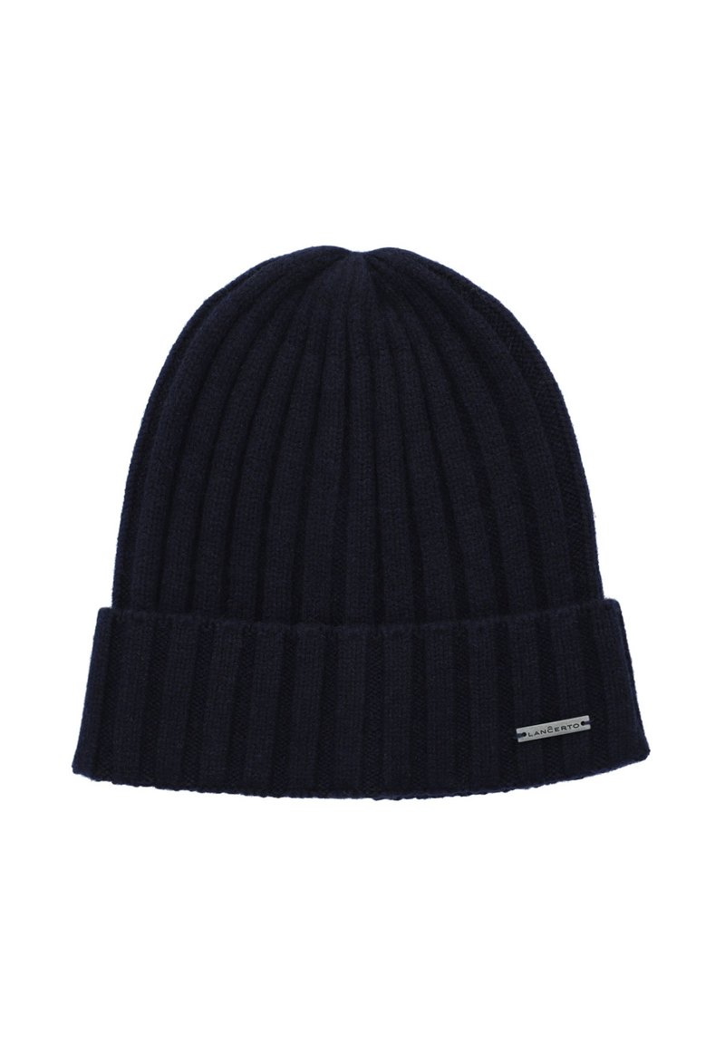 Granatowa czapka dzianinowa z prążkowanej wełny z podwiniętym brzegiem, wykonana z miękkiej mieszanki wełny. Posiada fakturowaną powierzchnię oraz małą metalową metkę marki.