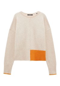 Jasno beżowy sweter z prążkowanym pomarańczowym akcentem na dole i mankietach. Miękka tekstura, szerokie rękawy i okrągły dekolt.