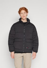 Tommy Jeans - BACK LOGO PUFFER - Talvitakki - black Pienoiskuva 1