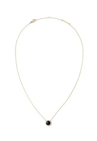 Collana in oro con un pendente rotondo nero circondato da piccoli pietre trasparenti, texture liscia e design delicato.