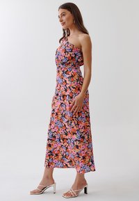 TUSSAH NELLE - Dienas kleita - garden flor black
