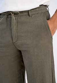 Lindbergh Broek - army