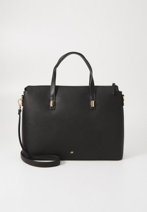Sac à main structuré noir avec deux poignées supérieures, ferrures dorées, une bandoulière amovible et une fermeture zippée sur fond blanc.