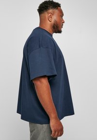 Urban Classics ULTRA HEAVY OVERSIZED  - Navadna majica - darkblue