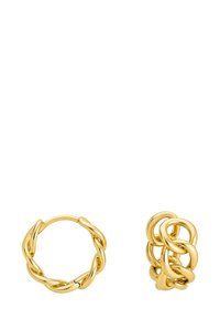 Orecchini color oro con un design a cerchio attorcigliato e stile a doppio anello, con superfici lisce e una finitura lucida.