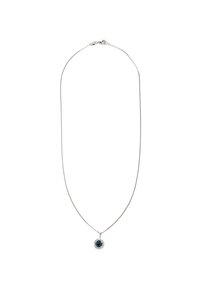 Sølv kæd end necklace med en cirkulær vedhæng, der har en central blå ædelsten omgivet af en klar sten halo.