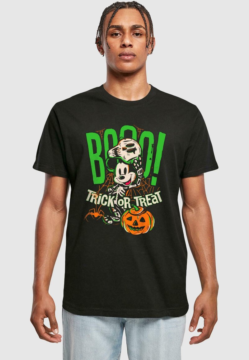 Fekete pamut póló színes Halloween grafikával, amelyen "Boo!", egy koponya, tök és pók látható. Rövid ujjú, környakú.
