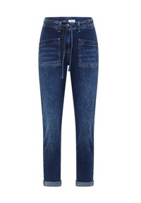 Pantalon en denim bleu foncé avec grandes poches plaquées à l'avant, taille à cordon, fermeture par bouton et revers retroussés.
