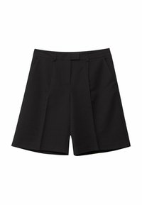 Pantalones cortos negros ajustados con frente plano, pliegues y bolsillos laterales. La tela parece suave y estructurada, con un corte recto y dobladillo.