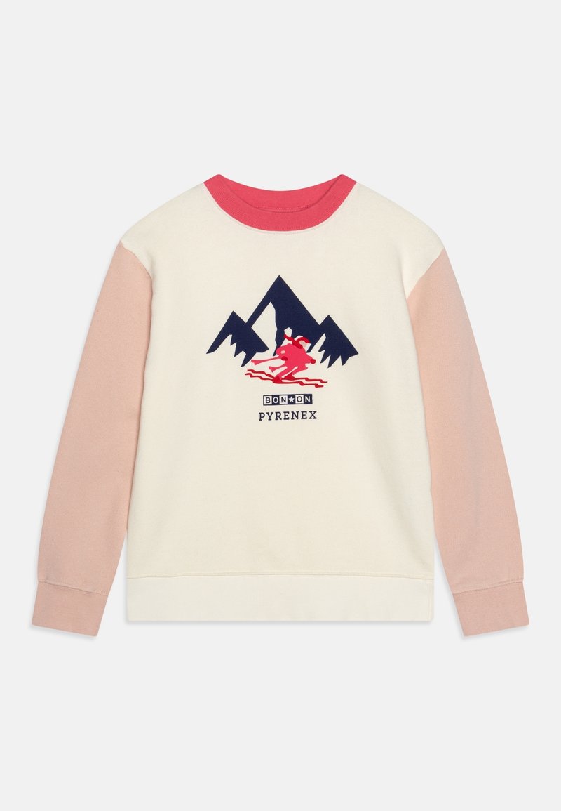Sweat-shirt blanc avec manches roses, col rouge. Illustration de montagne et skieur en bleu et rouge. Texte "BON*ON PYRENEEX" sous l'illustration.