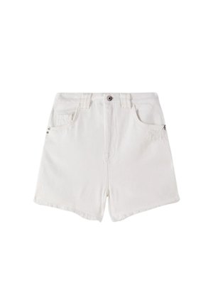 Shorts in denim bianco con vita alta, cinque tasche, orlo sfrangiato e chiusura con bottone argento frontale. Tessuto liscio.