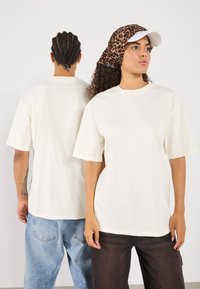 Thumbnail Image 2