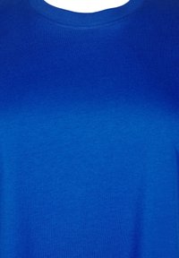 Zizzi MIT RUNDHALSAUSSCHNITT - Paprasti marškinėliai - sodalite blue