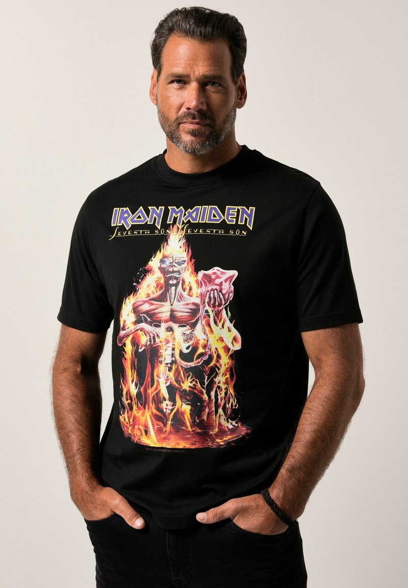 Černé bavlněné tričko s živým grafickým potiskem hřebčína obklopeného plameny, s textem "Iron Maiden Seventh Son."